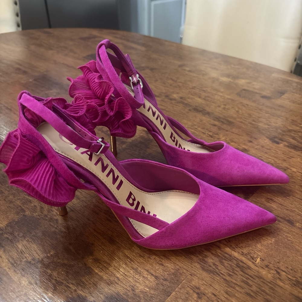 Gianni Bini Fuchsia Ruffle Heels